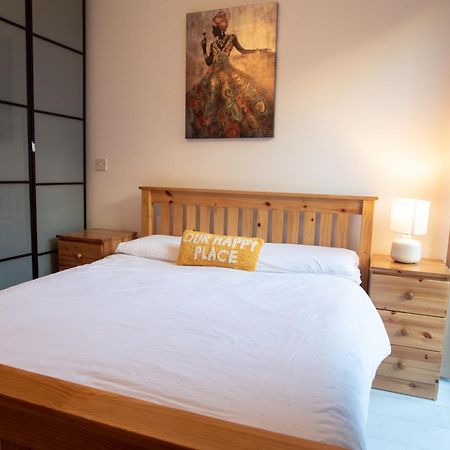 Two-Bedroom Luxury Apartment With Workspace, Free Secure Parking & Coffee Birmingham Exterior photo