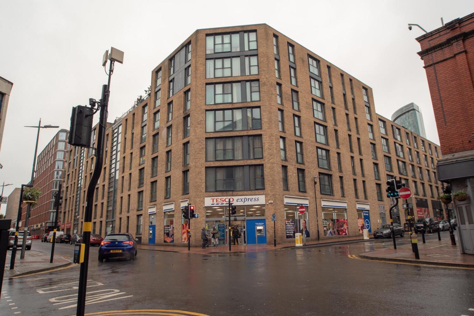 Two-Bedroom Luxury Apartment With Workspace, Free Secure Parking & Coffee Birmingham Exterior photo