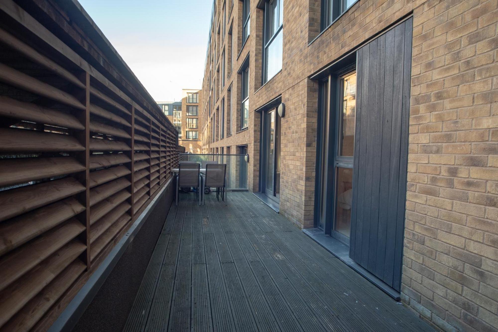 Two-Bedroom Luxury Apartment With Workspace, Free Secure Parking & Coffee Birmingham Exterior photo