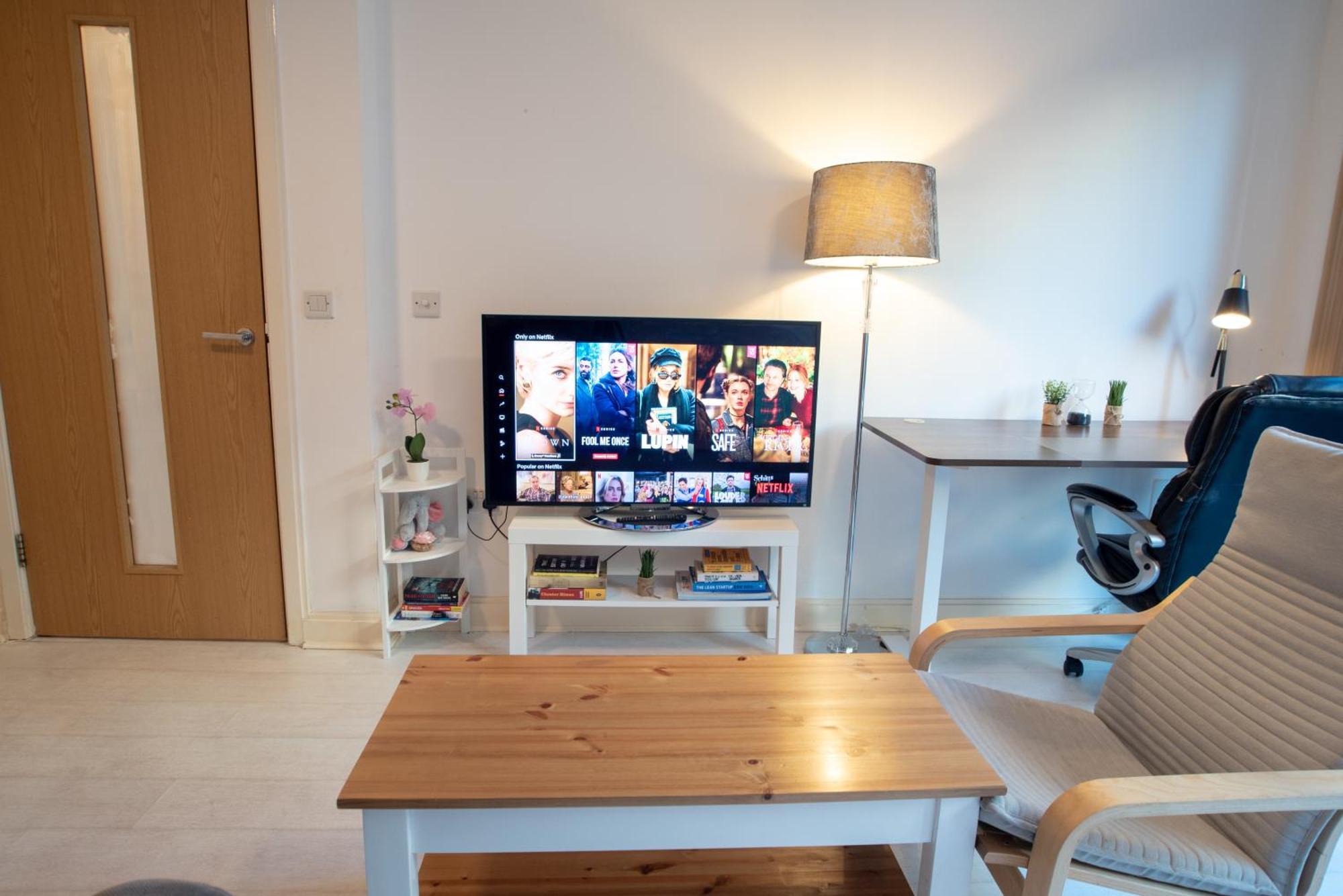 Two-Bedroom Luxury Apartment With Workspace, Free Secure Parking & Coffee Birmingham Exterior photo
