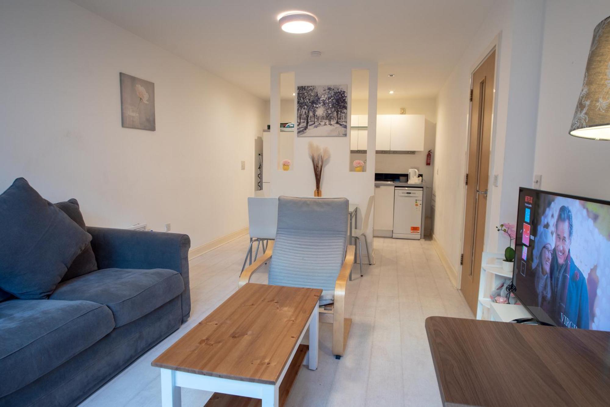 Two-Bedroom Luxury Apartment With Workspace, Free Secure Parking & Coffee Birmingham Exterior photo