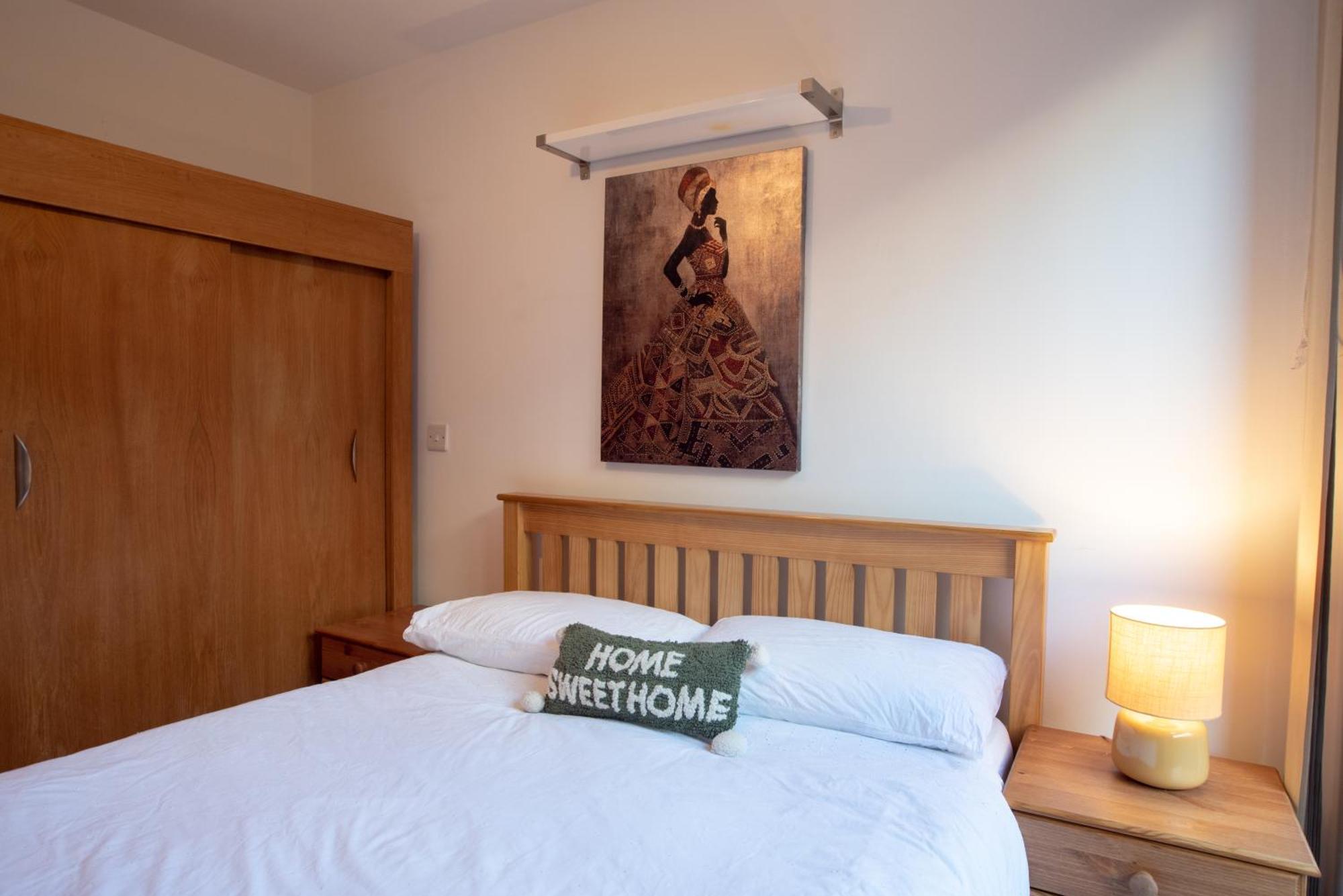 Two-Bedroom Luxury Apartment With Workspace, Free Secure Parking & Coffee Birmingham Exterior photo