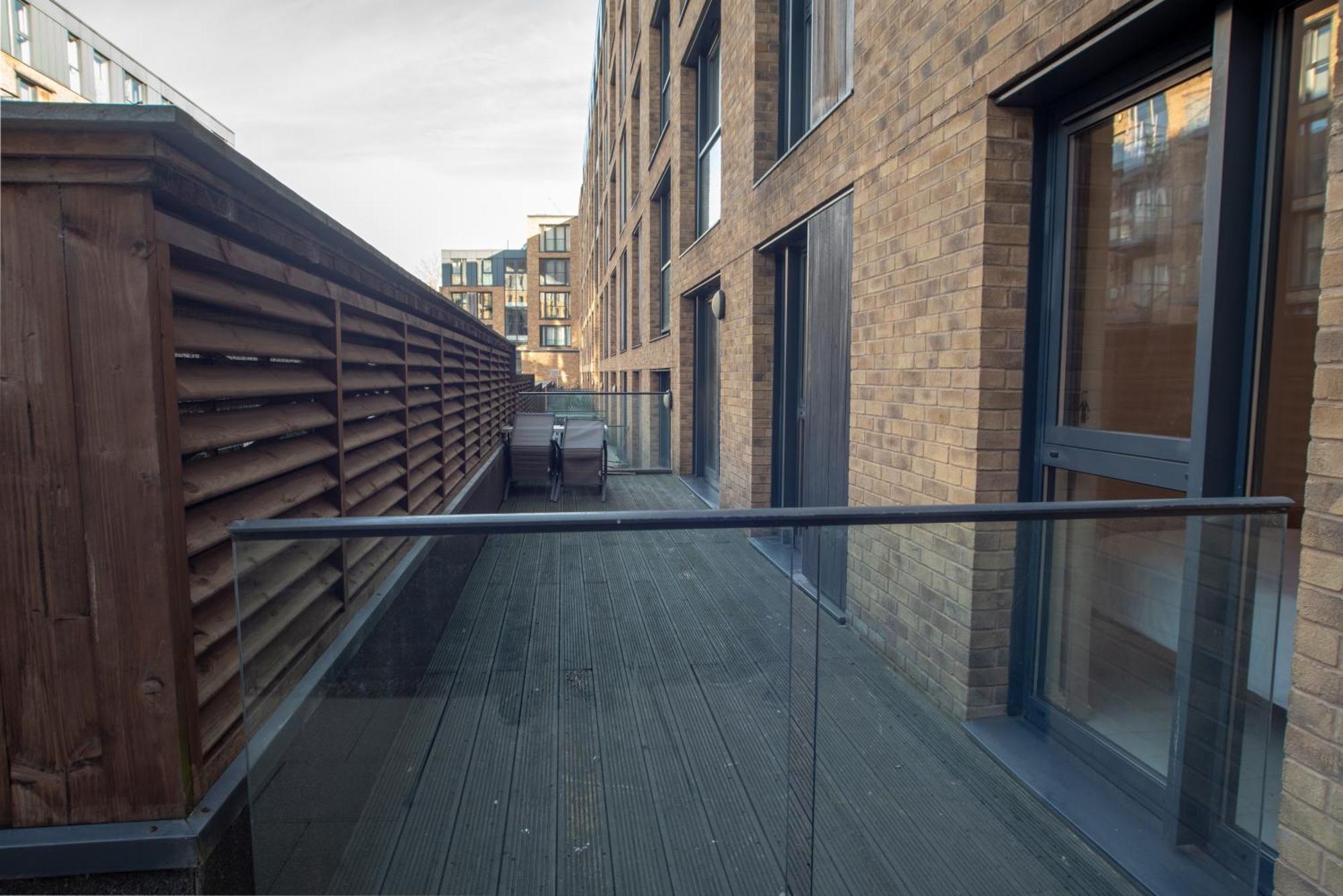 Two-Bedroom Luxury Apartment With Workspace, Free Secure Parking & Coffee Birmingham Exterior photo