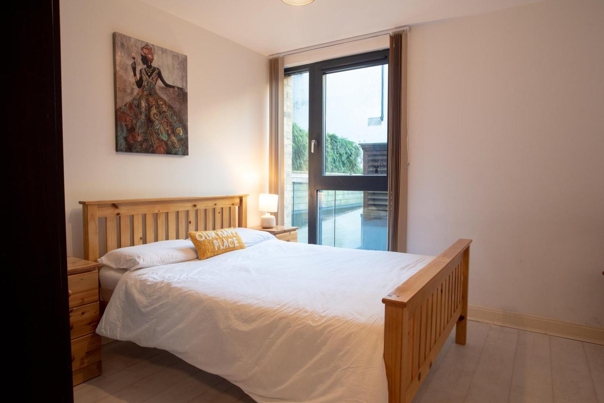Two-Bedroom Luxury Apartment With Workspace, Free Secure Parking & Coffee Birmingham Exterior photo