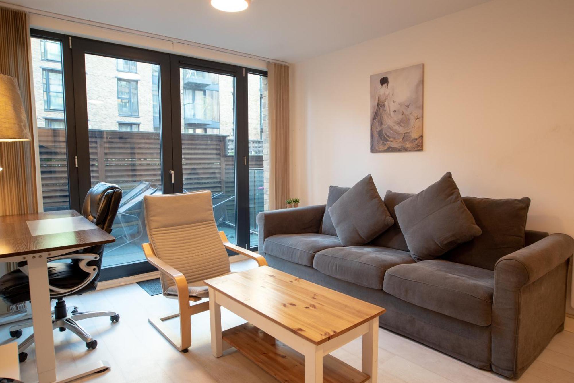 Two-Bedroom Luxury Apartment With Workspace, Free Secure Parking & Coffee Birmingham Exterior photo