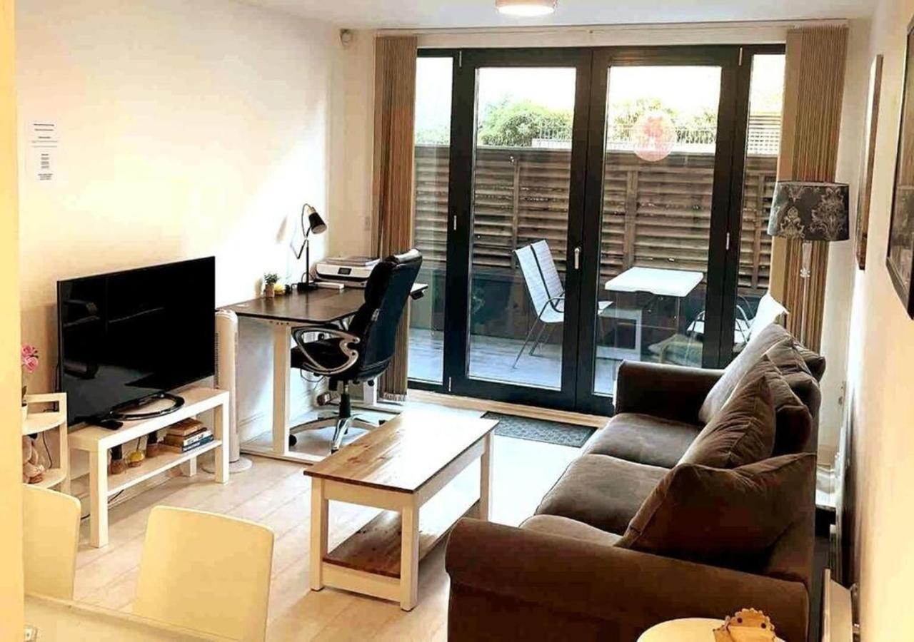 Two-Bedroom Luxury Apartment With Workspace, Free Secure Parking & Coffee Birmingham Exterior photo